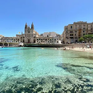 Bay 3*, San Ġiljan Málta